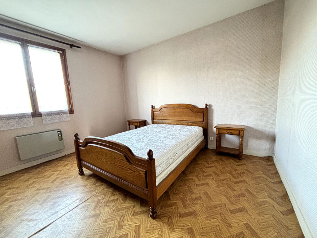 53723694e-17775